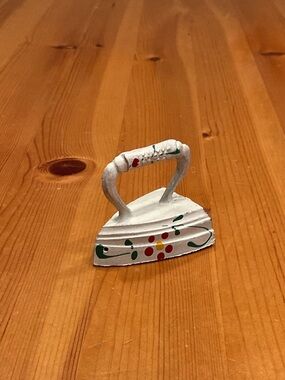 MINIATURE IRON VINTAGE SWEDEN FLORAL PAINTED CAST IRON FOR DECOR WHITE RED GOLD